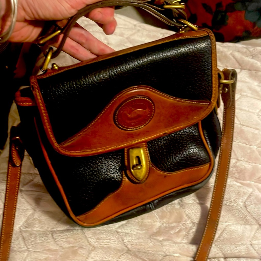 Vintage dooney and bourke navy saddlebag crossbody